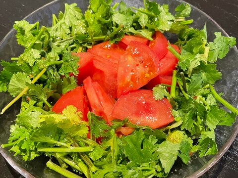 トマトとパクチーのアジアンサラダ